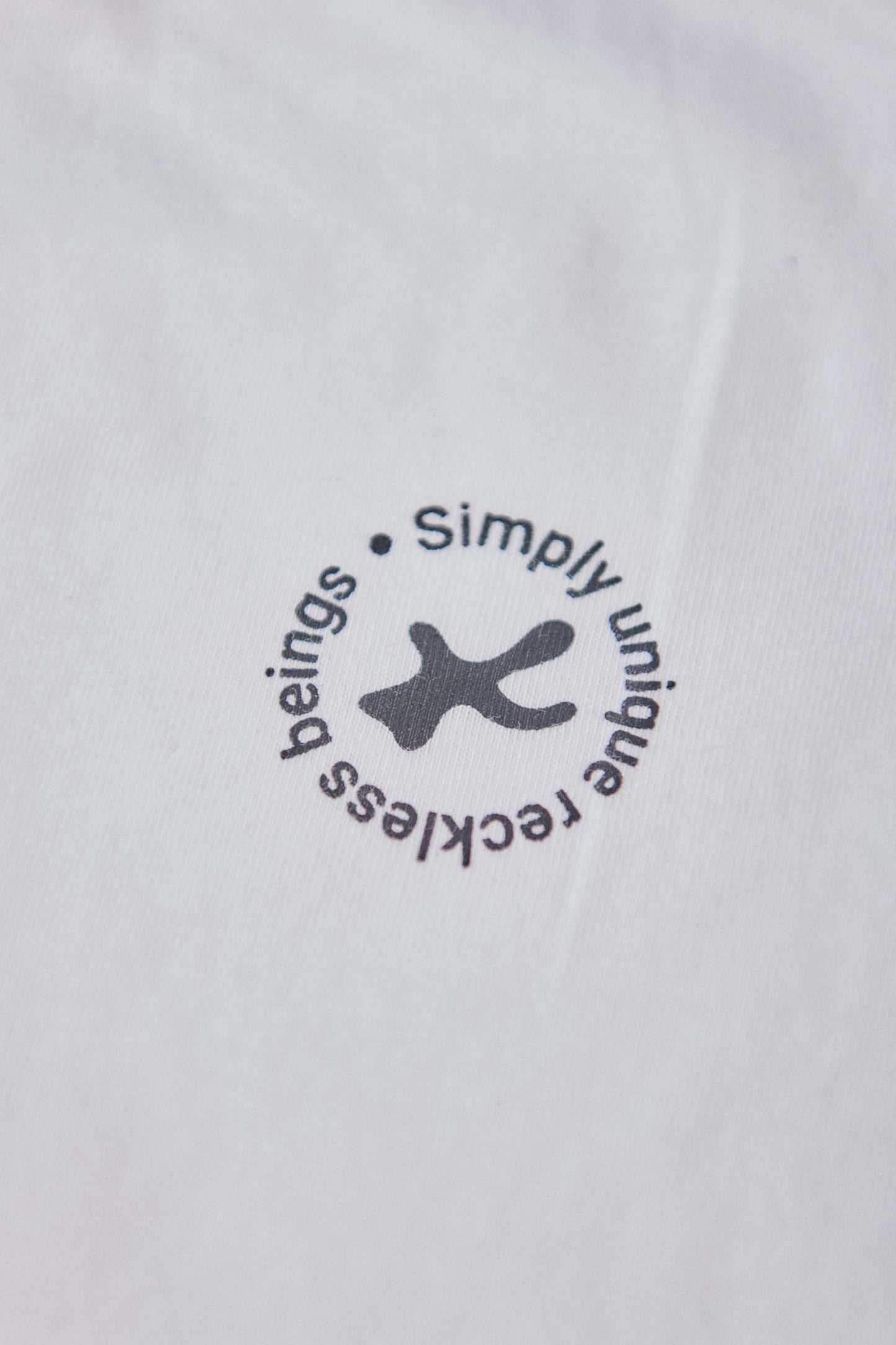 CAMISETA - Everywhere I go- BLANCO